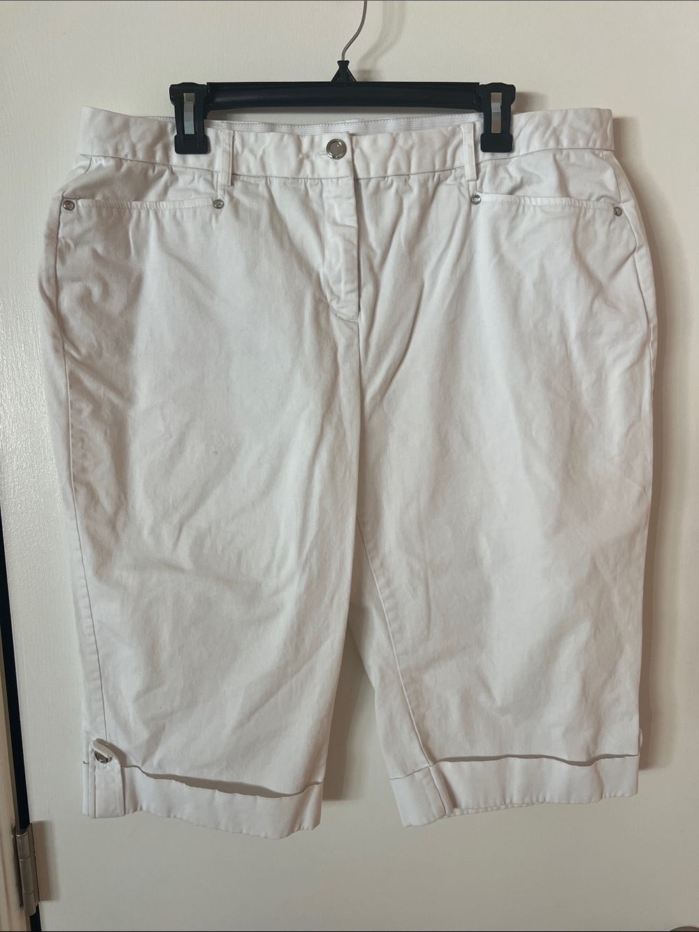 JM Collection white Bermuda shorts